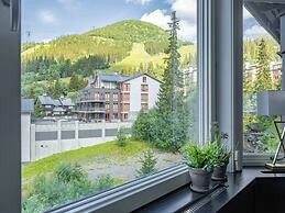 Tott Stay – Easy Slope Access