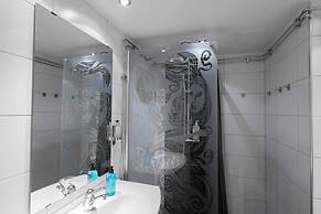 Tott Stay – Easy Slope Access