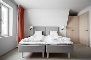 Tott Stay – Easy Slope Access