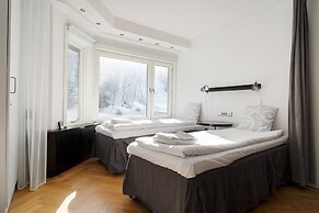 Tott Stay – Easy Slope Access