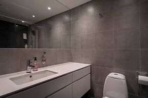 Tott Stay – Easy Slope Access