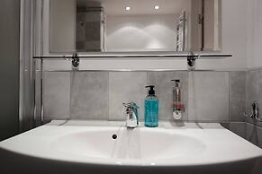 Tott Stay – Easy Slope Access