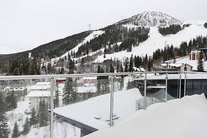 Tott Stay – Easy Slope Access