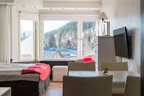 Tott Stay – Easy Slope Access