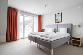 Tott Stay – Easy Slope Access