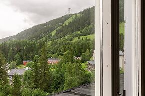 Tott Stay – Easy Slope Access