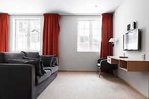 Tott Stay – Easy Slope Access