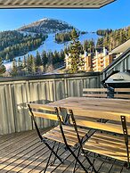 Tott Stay – Easy Slope Access