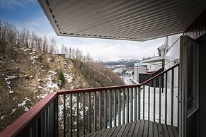 Tott Stay – Easy Slope Access