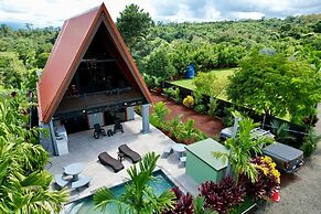 Nayari Poas Farmstay A-frame Chalet La Fortuna