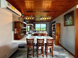 Nayari Poas Farmstay A-frame Chalet La Fortuna