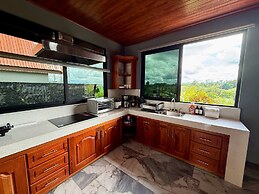 Nayari Poas Farmstay A-frame Chalet La Fortuna