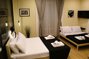Blackwoody Contemporary Rooms - Toledo