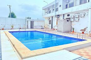 Hotel Candlewood Bar & Restro