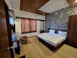 Hotel Candlewood Bar & Restro