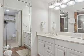 Shoreline Towers 1113