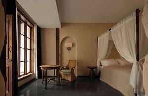YueLore Retreat