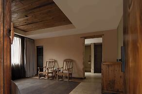 YueLore Retreat