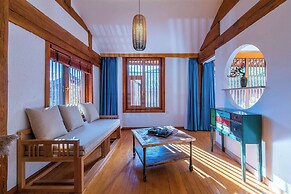 Lijiang half yard hotel