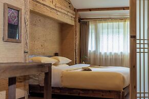 Lijiang half yard hotel