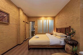 Lijiang half yard hotel