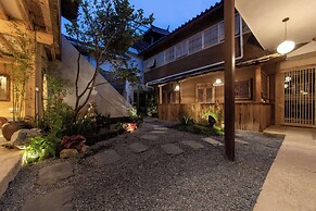 Lijiang half yard hotel
