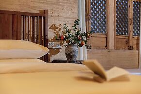 Lijiang half yard hotel