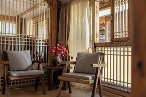 Lijiang half yard hotel