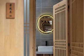 Lijiang half yard hotel