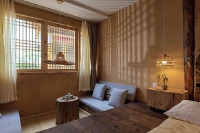 Lijiang half yard hotel