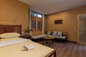 Lijiang half yard hotel