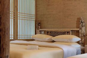 Lijiang half yard hotel