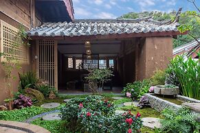 Lijiang half yard hotel