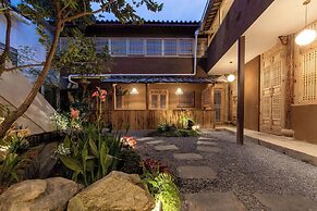 Lijiang half yard hotel