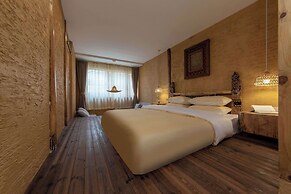 Lijiang half yard hotel