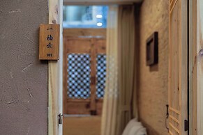 Lijiang half yard hotel