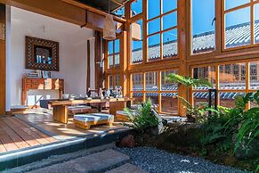 Lijiang half yard hotel