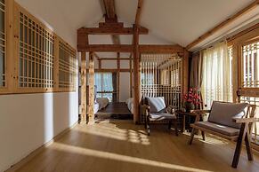 Lijiang half yard hotel