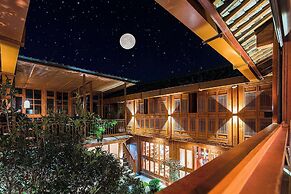 Lijiang half yard hotel
