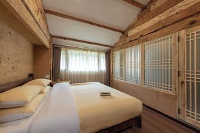 Lijiang half yard hotel