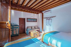 Lijiang half yard hotel