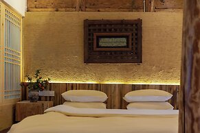 Lijiang half yard hotel