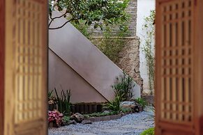 Lijiang half yard hotel