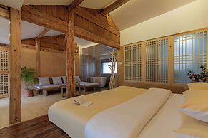 Lijiang half yard hotel