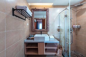 Lijiang half yard hotel