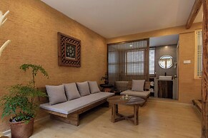 Lijiang half yard hotel