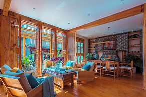 Lijiang half yard hotel