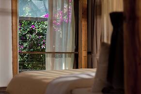 Lijiang half yard hotel