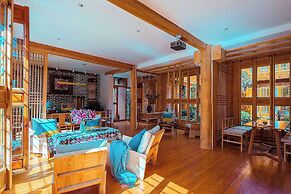 Lijiang half yard hotel