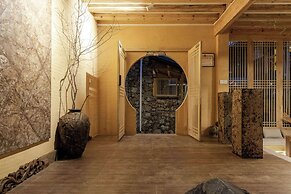 Lijiang half yard hotel